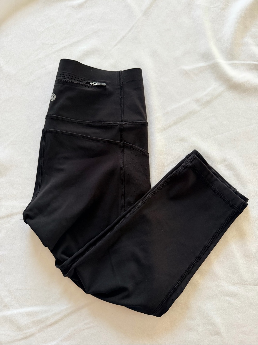 Lululemon Mind Over Miles Crop 17" Leggings- Black, Size 4- Side pockets- EUC